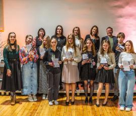 Skaisti un izteiksmīgi pasniegt dzeju un prozu – bērni un jauniešu piedalās skatuves runas konkursā